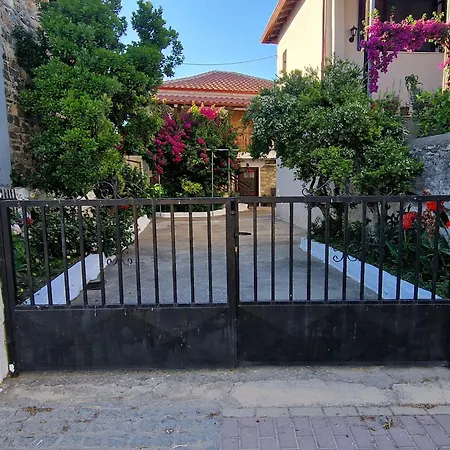 Nikolaos House Апартаменты *